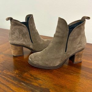 BOS & CO Belfield Olive Green Suede Heel Booties Burnished Women's 40 EU